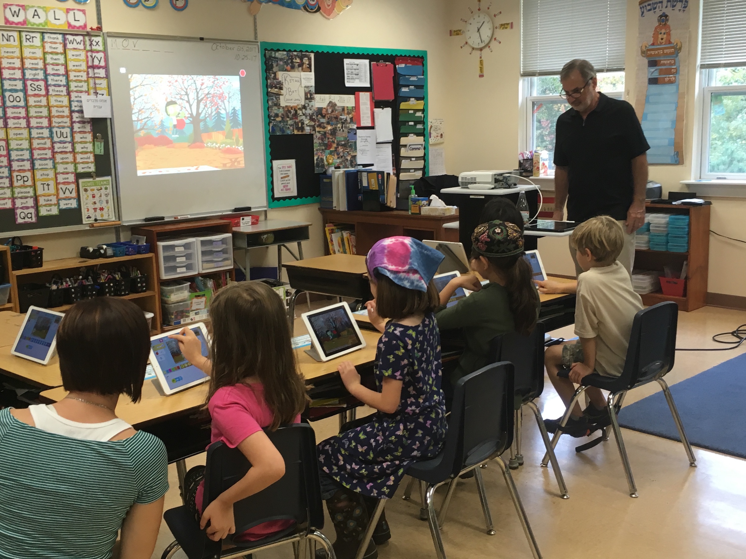 MM Modeling iPads in 2nd Grade class at LGA